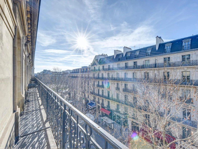 Balcon centre Paris Champs Elysées